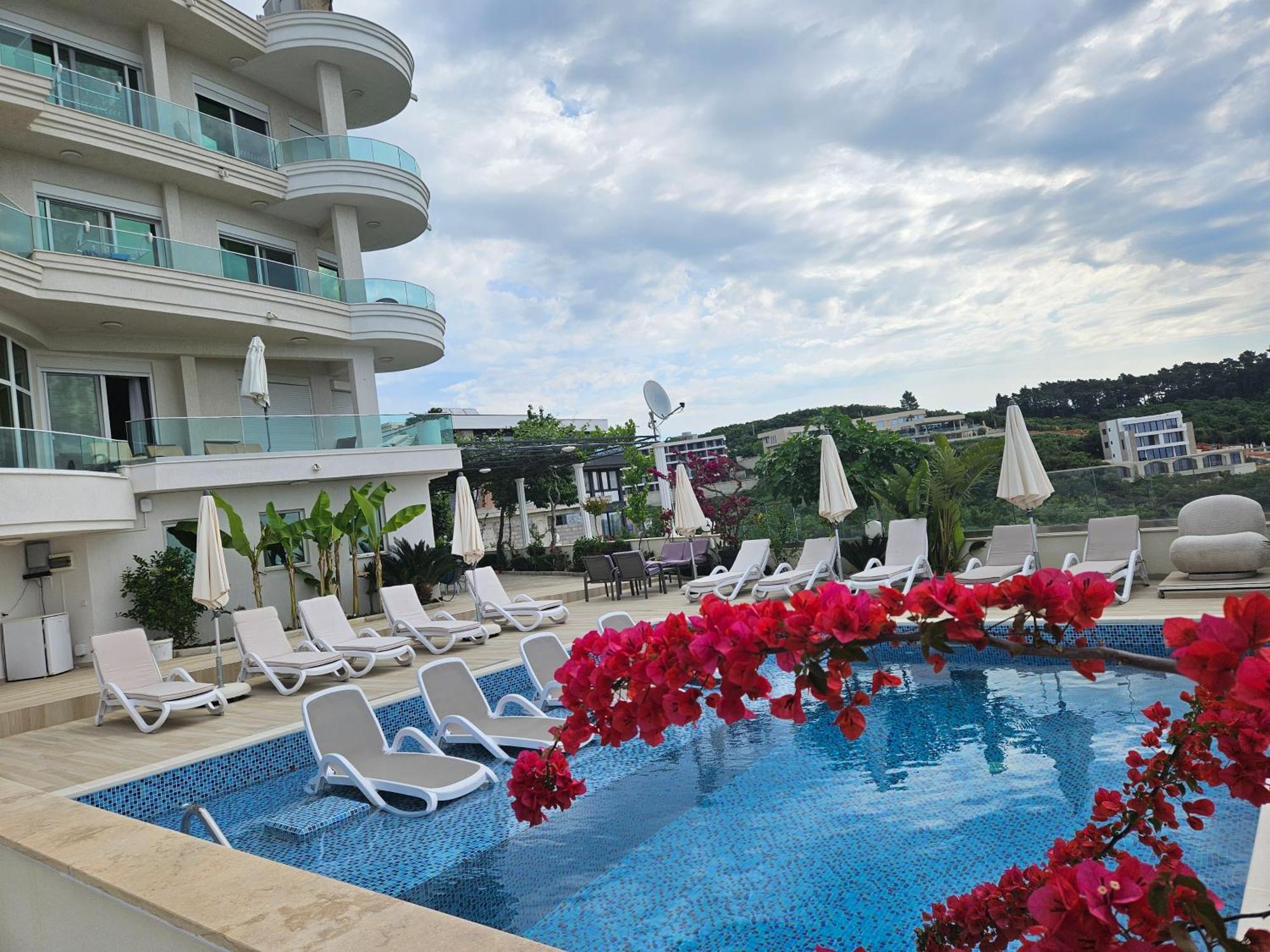 Apartments D'Hermes Улцин Екстериор снимка