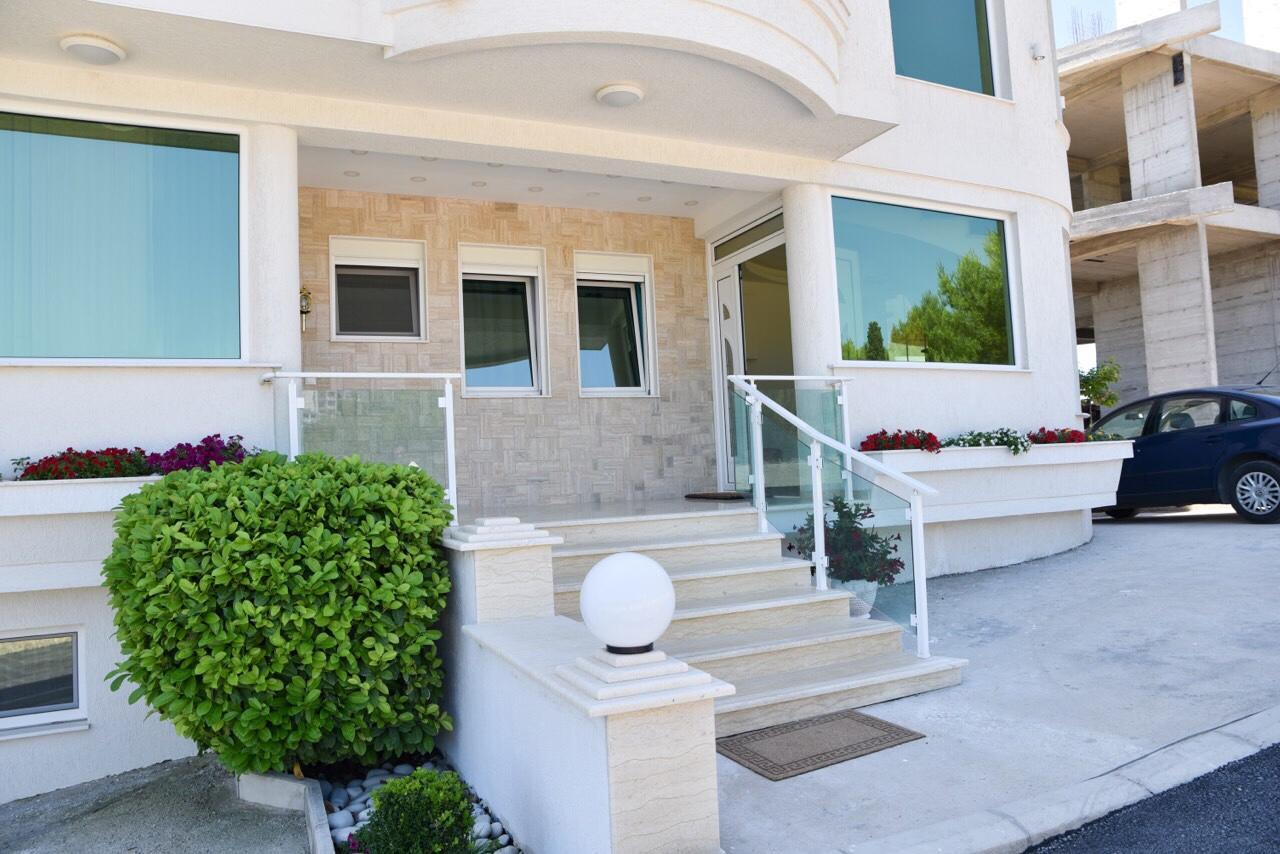 Apartments D'Hermes Улцин Екстериор снимка